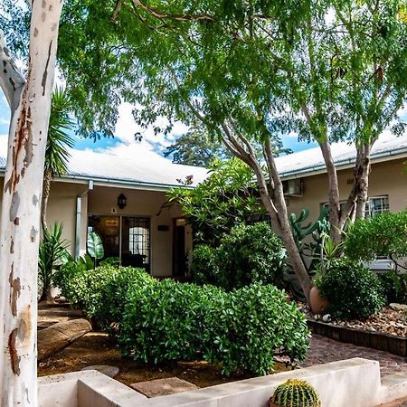 Londiningi Guesthouse Windhoek Exterior photo