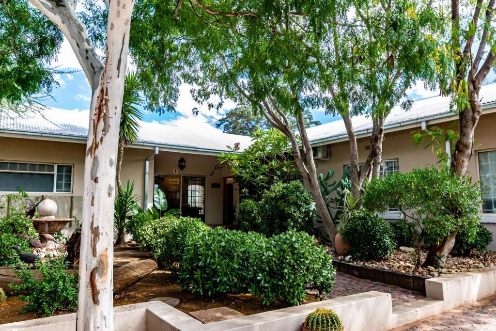 Londiningi Guesthouse Windhoek Exterior photo